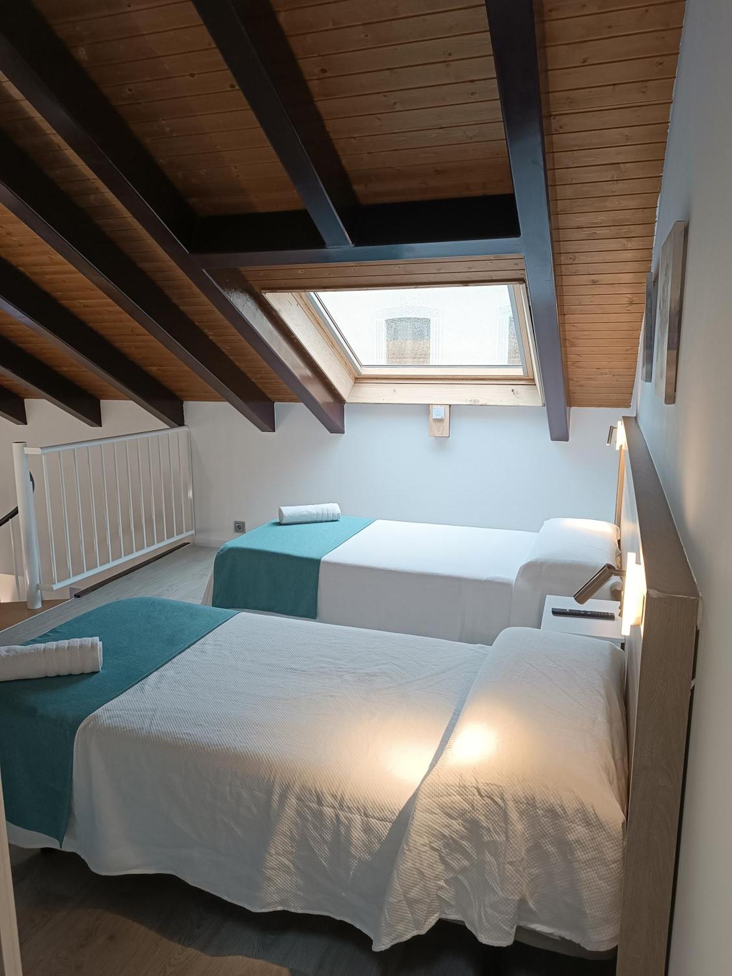 Apartamentos Turisticos Avila Puerta De Los Leales 1-2 Esterno foto