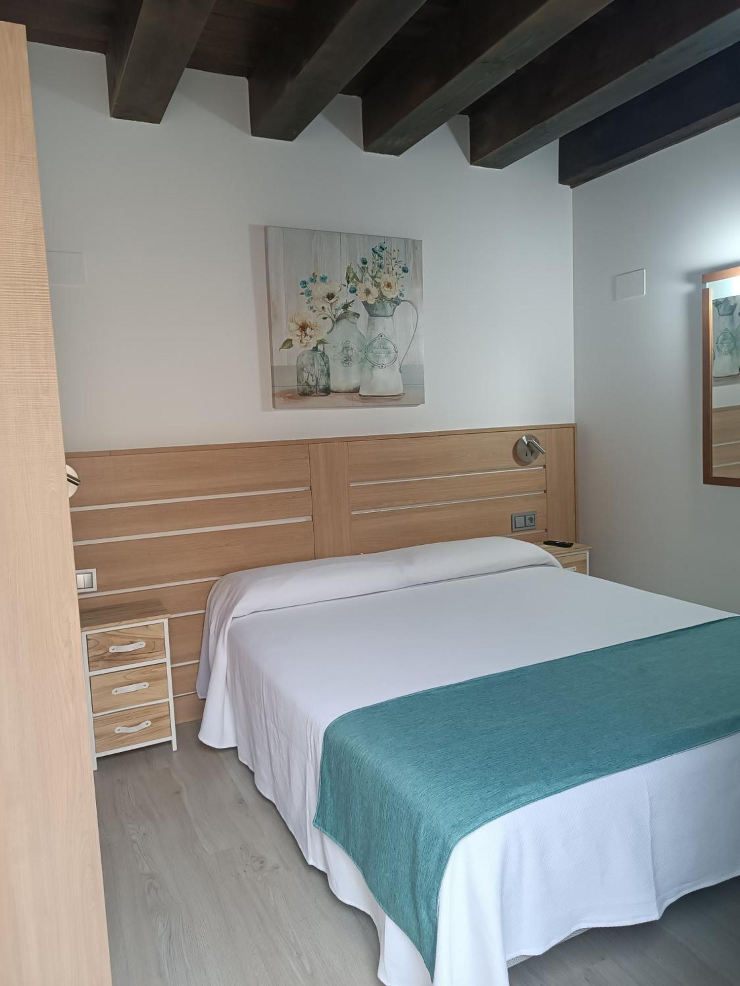 Apartamentos Turisticos Avila Puerta De Los Leales 1-2 Esterno foto