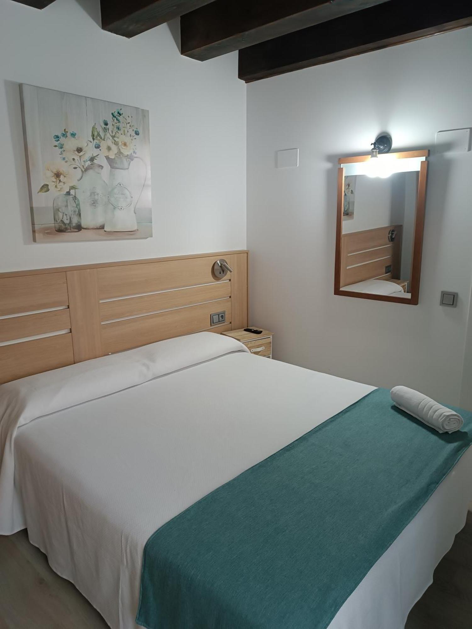Apartamentos Turisticos Avila Puerta De Los Leales 1-2 Esterno foto